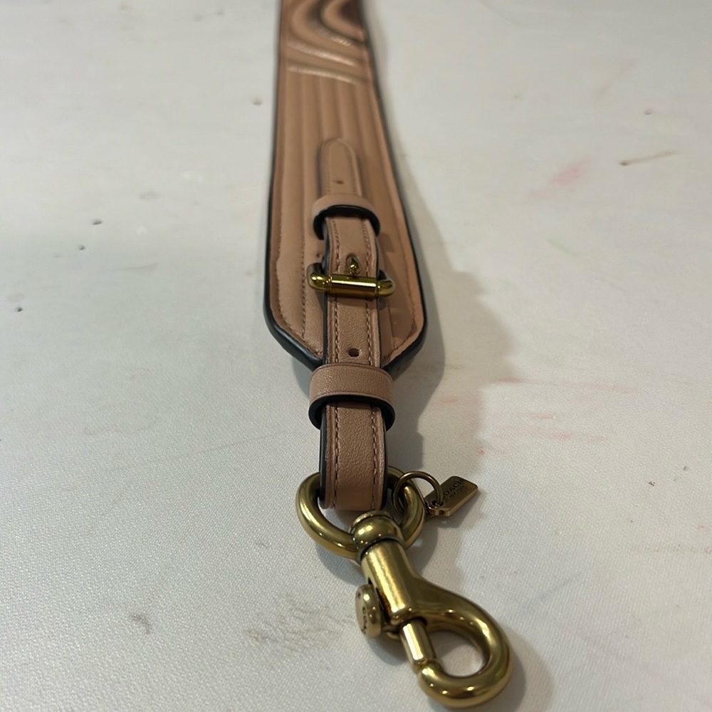 Coach Restored Strap with quilting - Picture 2 of 4